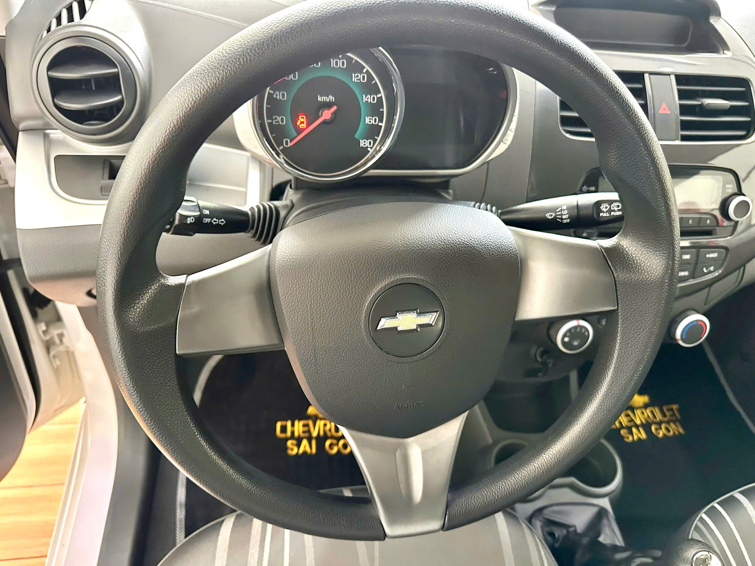 Xe 5 chổ nhỏ gọn tiết kiệm Chevrolet Spark LT 2014 số sàn bản đủ