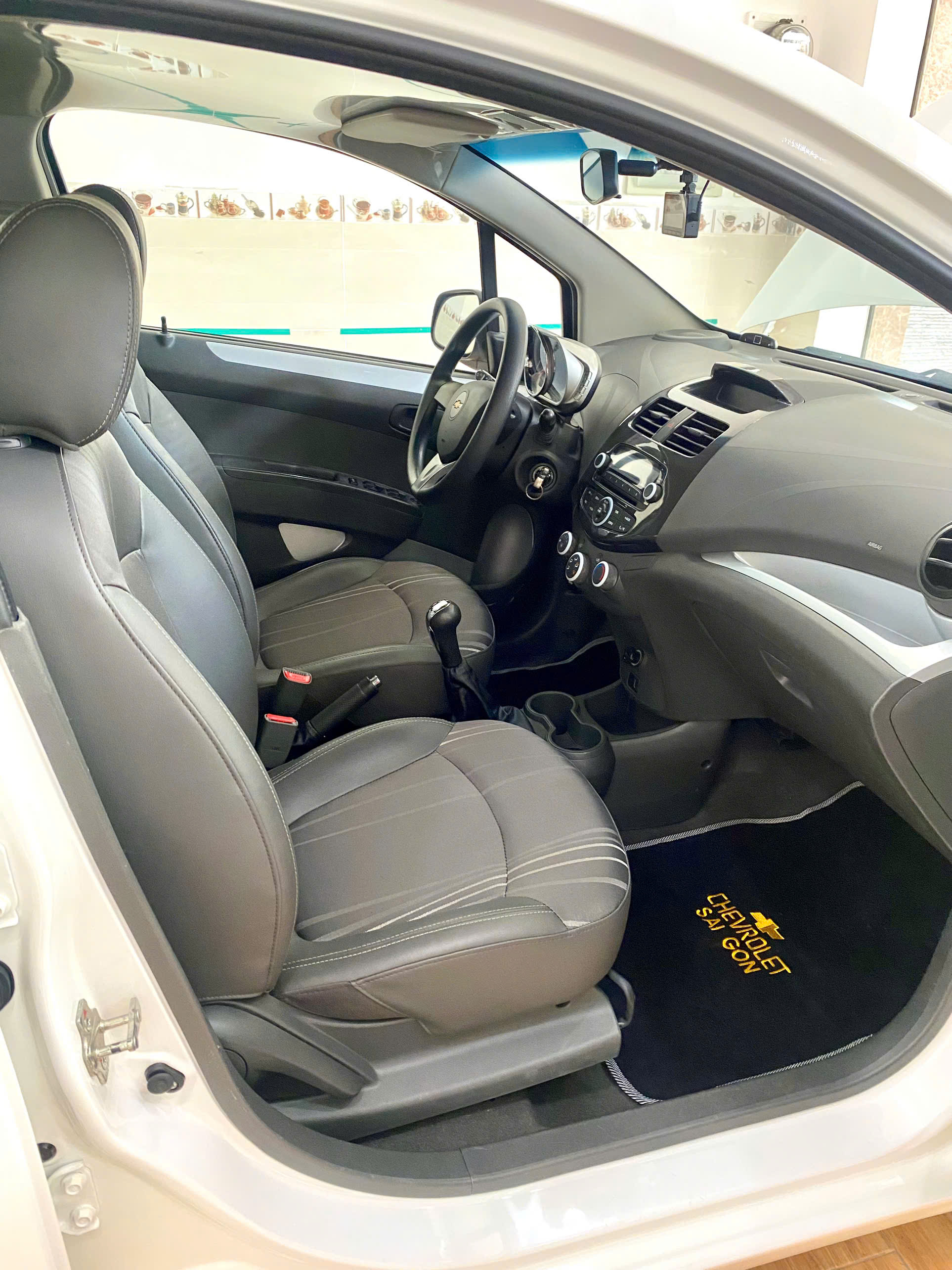 Xe 5 chổ nhỏ gọn tiết kiệm Chevrolet Spark LT 2014 số sàn bản đủ