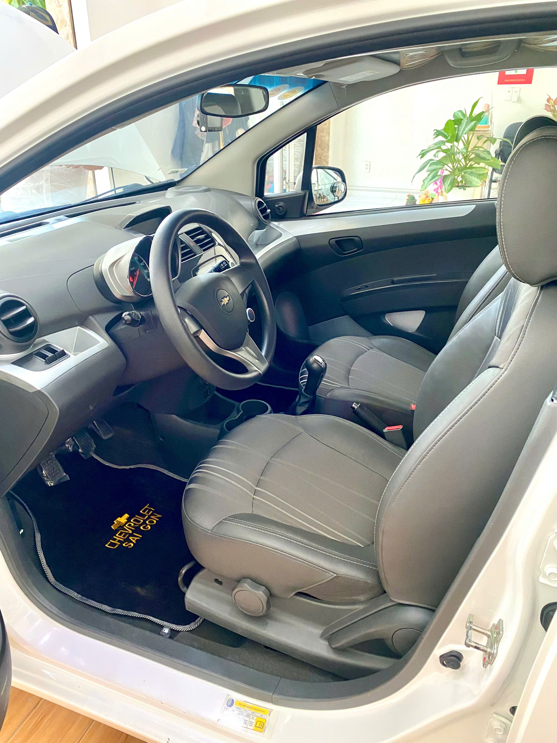 Xe 5 chổ nhỏ gọn tiết kiệm Chevrolet Spark LT 2014 số sàn bản đủ