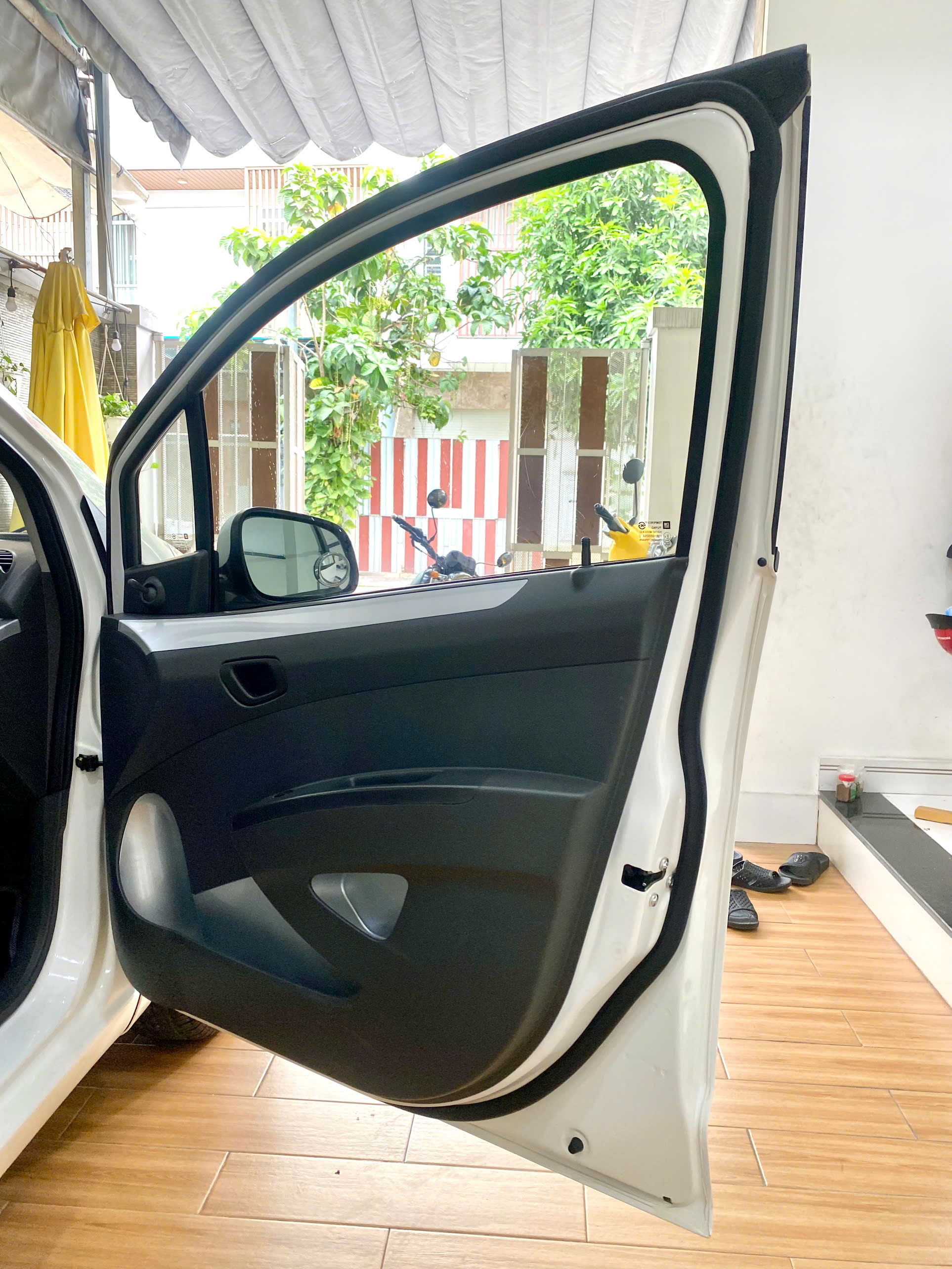 Xe 5 chổ nhỏ gọn tiết kiệm Chevrolet Spark LT 2014 số sàn bản đủ