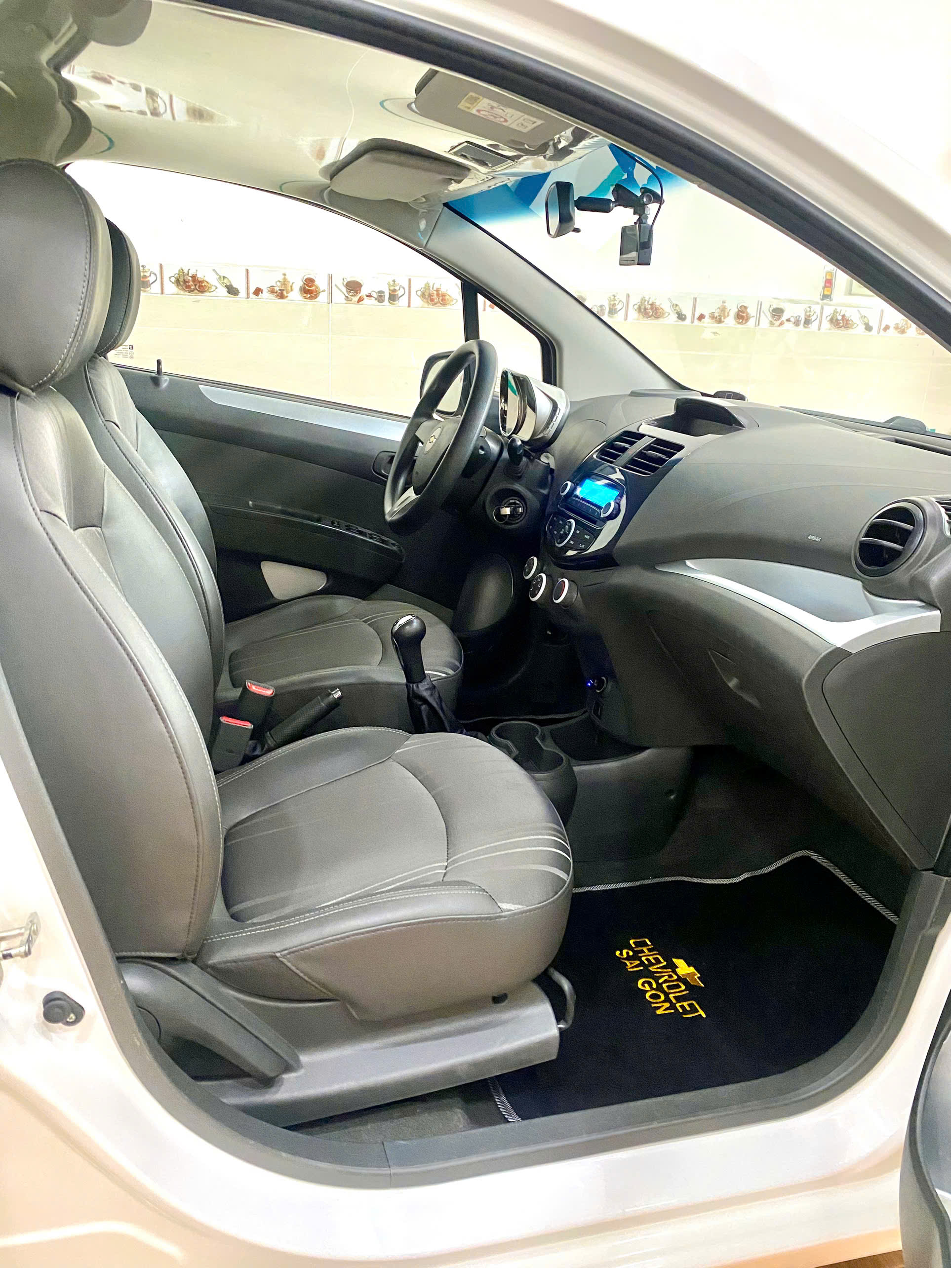 Xe 5 chổ nhỏ gọn tiết kiệm Chevrolet Spark LT 2014 số sàn bản đủ