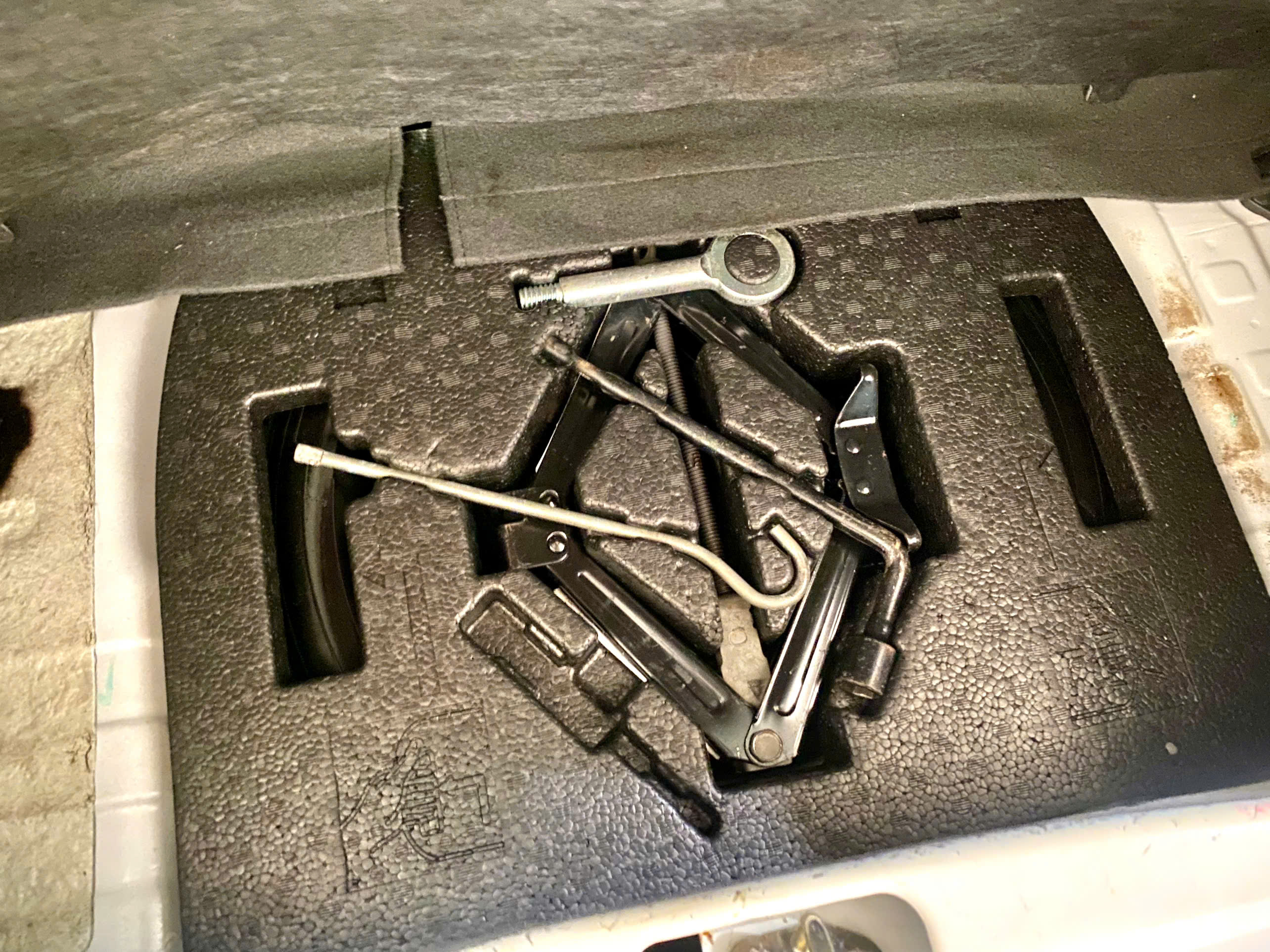 Xe 5 chổ nhỏ gọn tiết kiệm Chevrolet Spark LT 2014 số sàn bản đủ