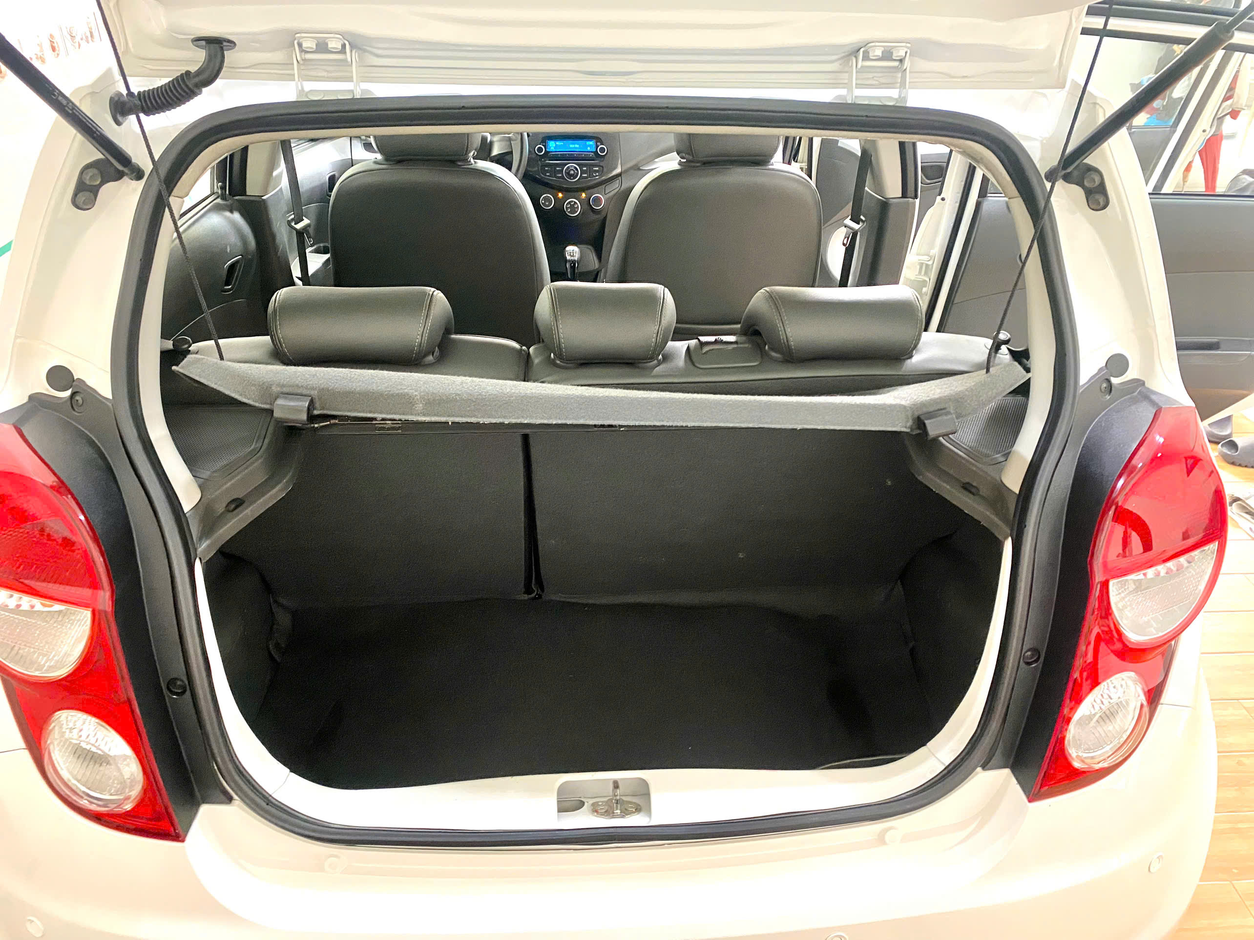 Xe 5 chổ nhỏ gọn tiết kiệm Chevrolet Spark LT 2014 số sàn bản đủ