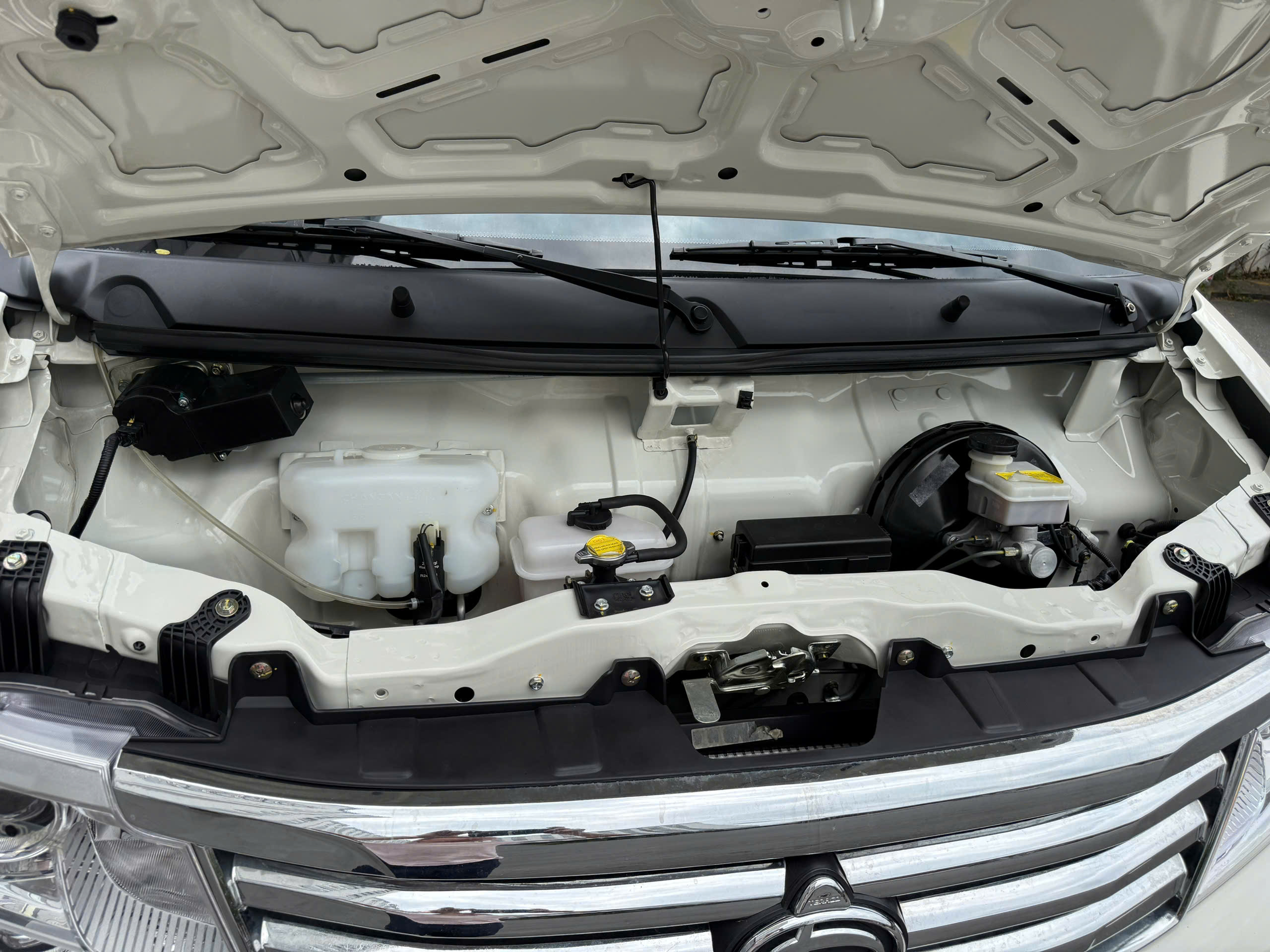 VAN TERA- V Tải 945KG Đời 2024, Đăng Kí Lần Đầu Tháng 9/2024.