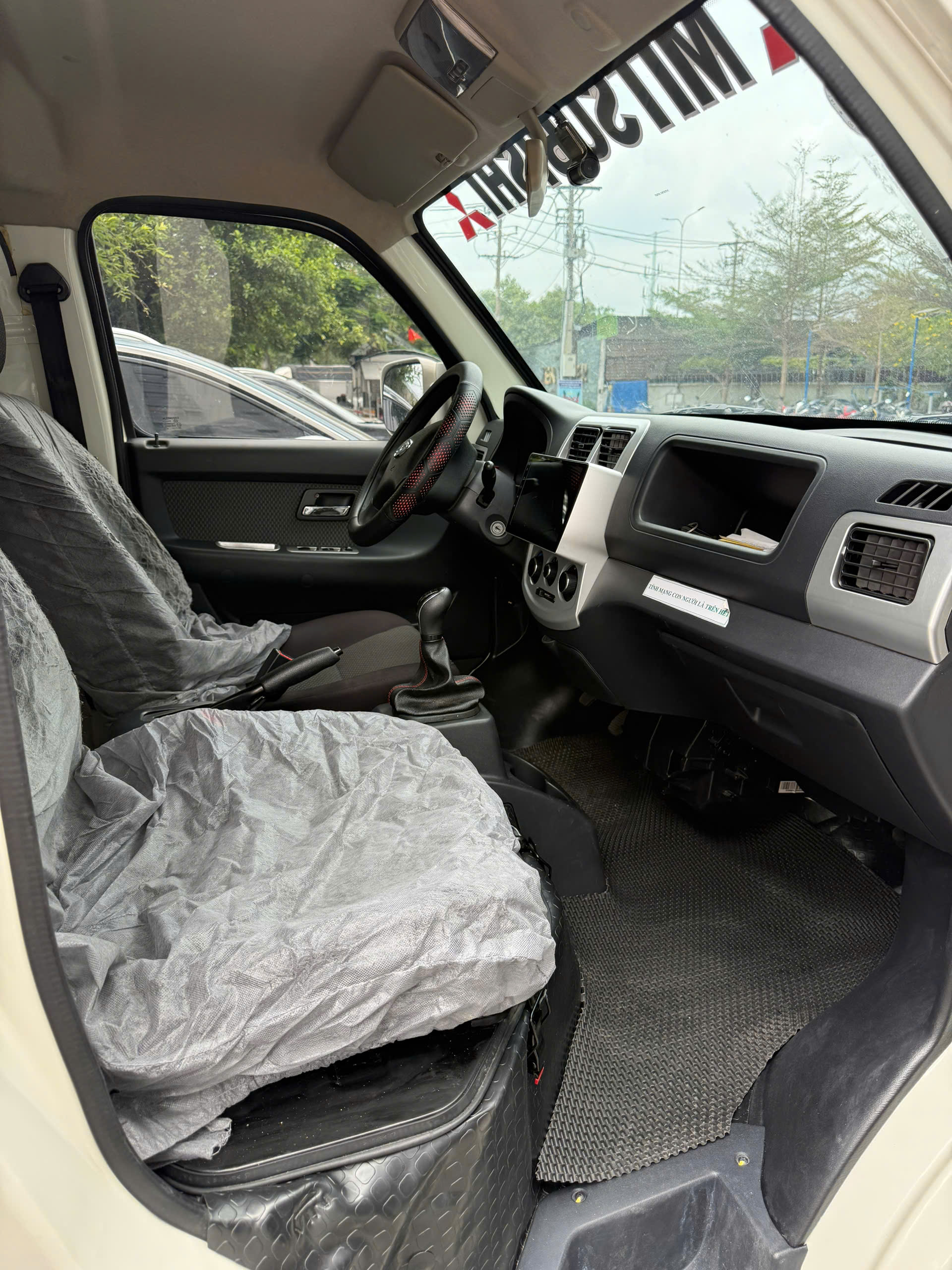 VAN TERA- V Tải 945KG Đời 2024, Đăng Kí Lần Đầu Tháng 9/2024.