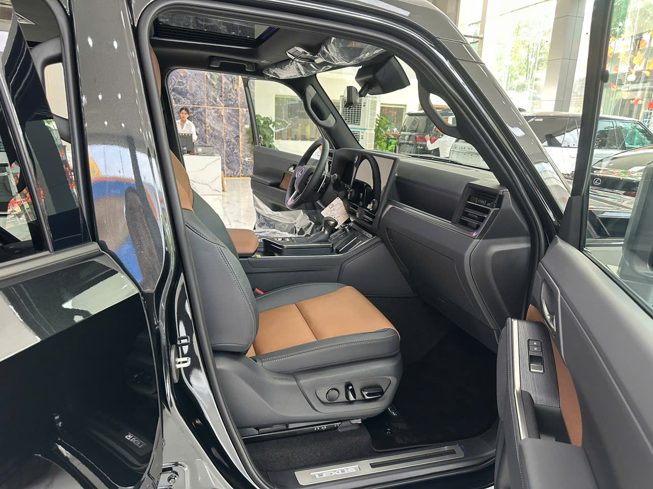 bán xe Lexus GX 550 sản xuất năm 2026, màu đen, nhập khẩu nguyên chiếc mới 100%