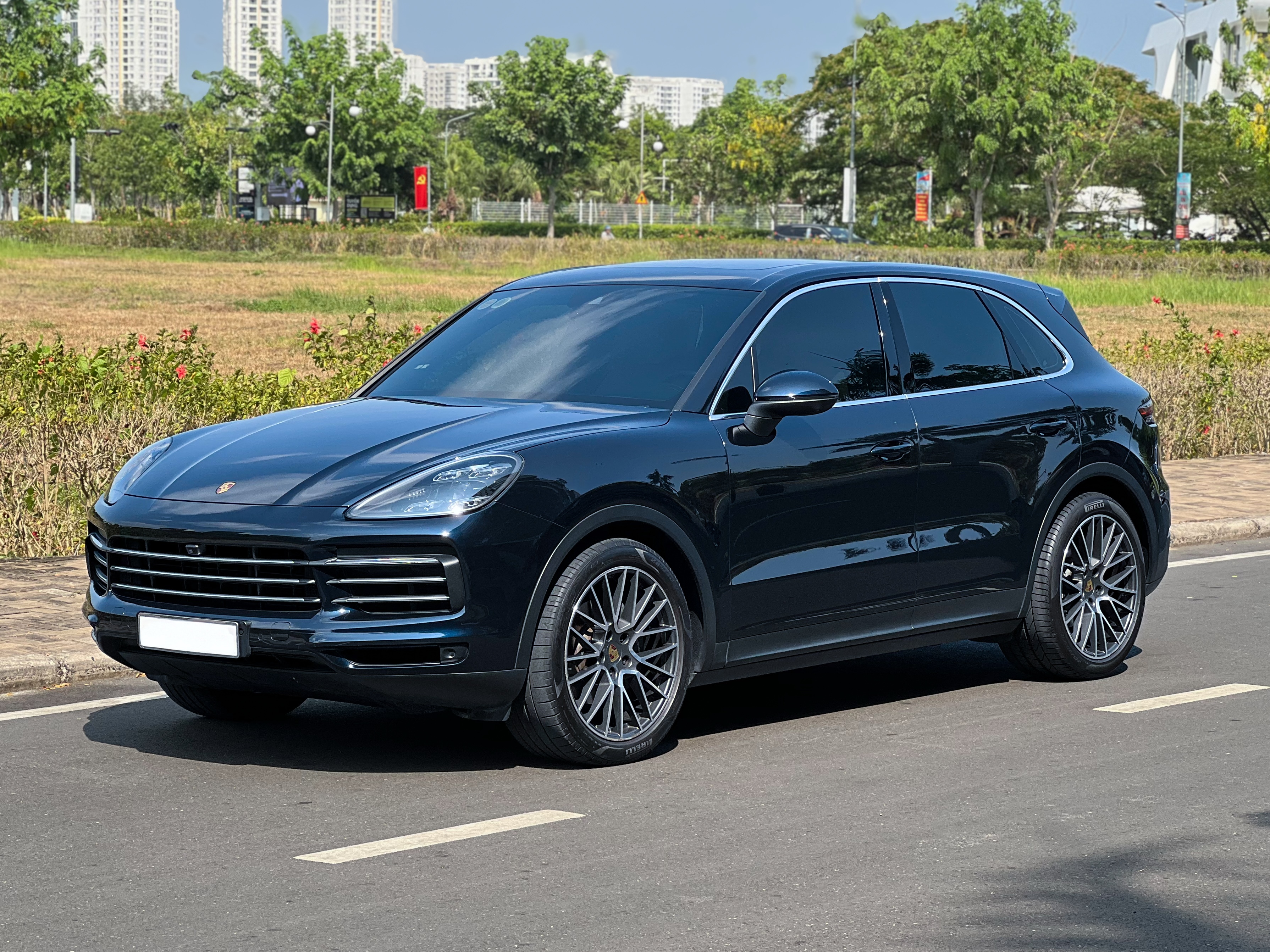 Bán Porsche Cayenne năm sản xuất 2018, màu xanh lam, nhập khẩu nguyên chiếc, giá tốt