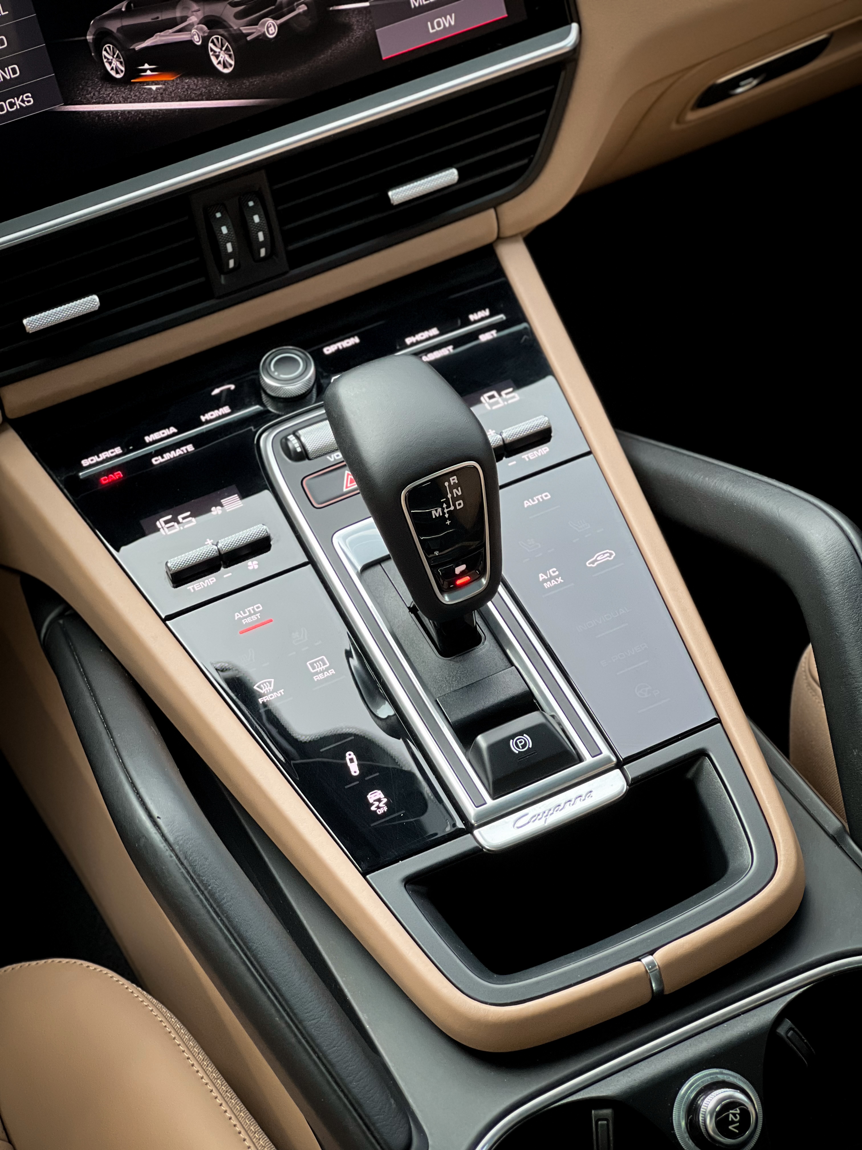 Bán Porsche Cayenne năm sản xuất 2018, màu xanh lam, nhập khẩu nguyên chiếc, giá tốt