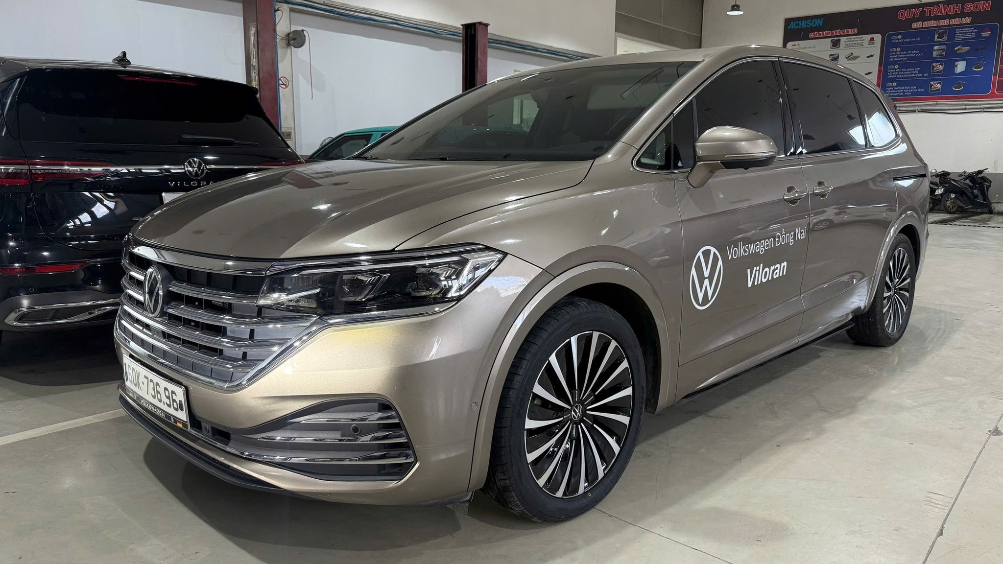 Volkswagen Viloran Luxury - Vàng | 2024 | ~43.000 km