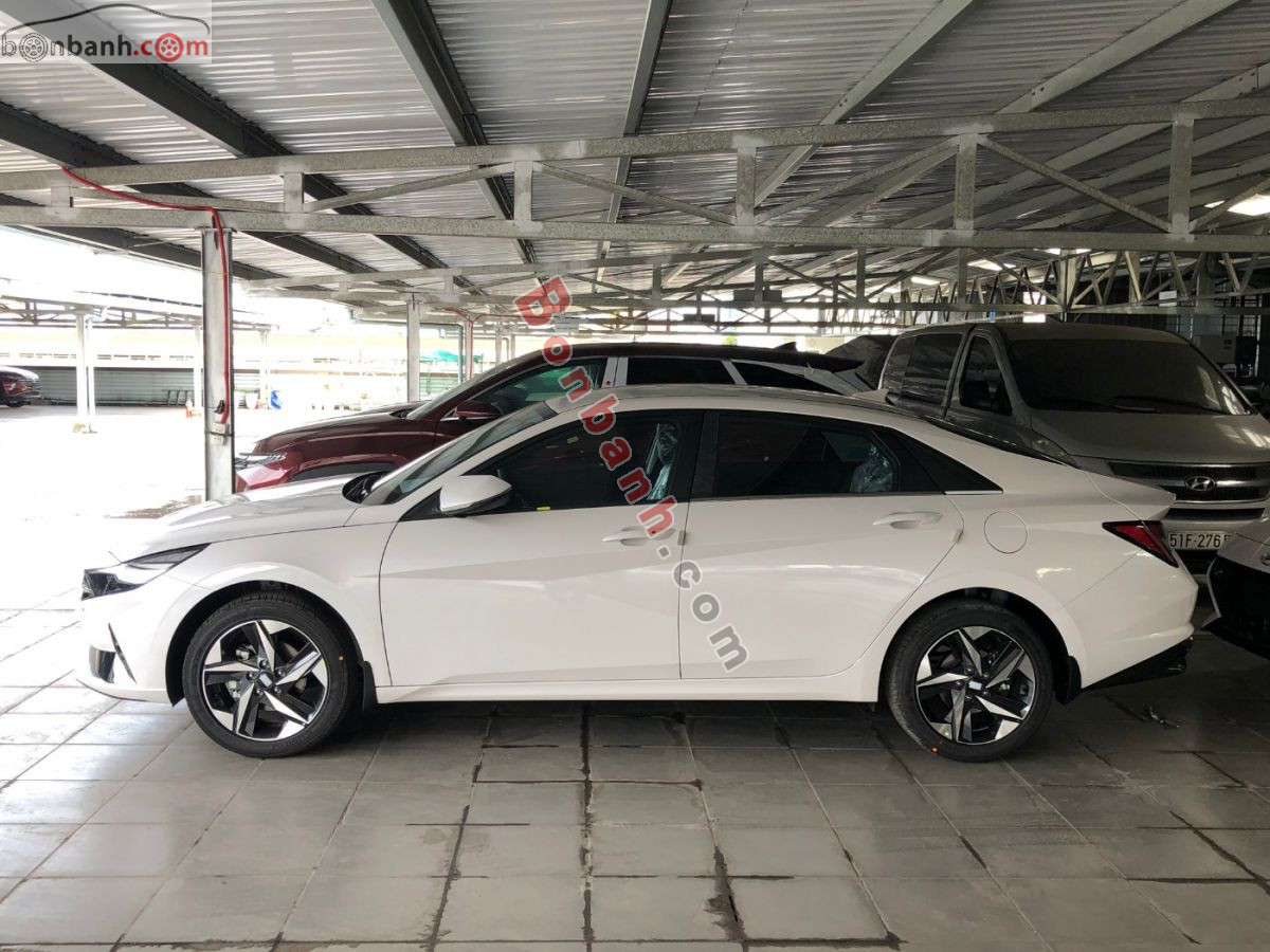 Bán ô tô Hyundai Elantra 2.0 AT Cao cấp - 2026 - xe mới
