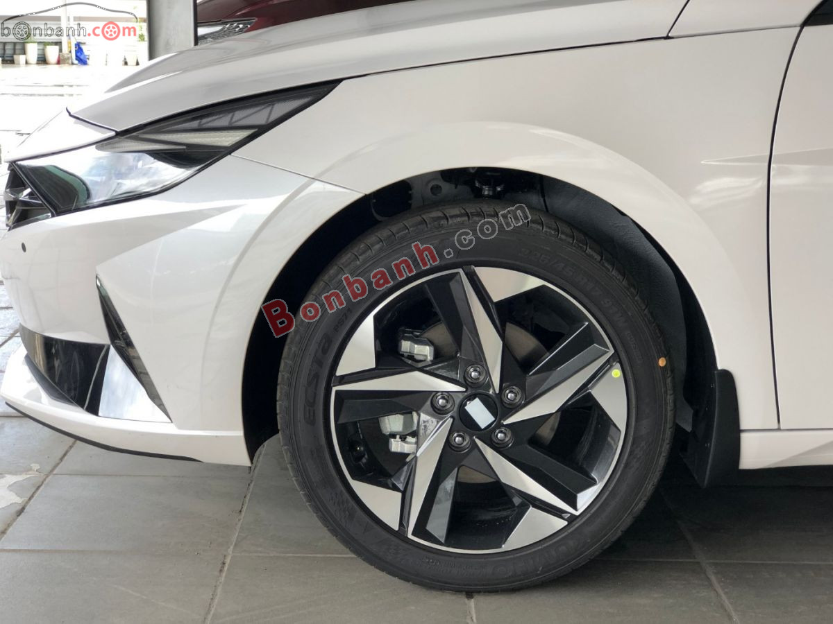 Bán ô tô Hyundai Elantra 2.0 AT Cao cấp - 2026 - xe mới