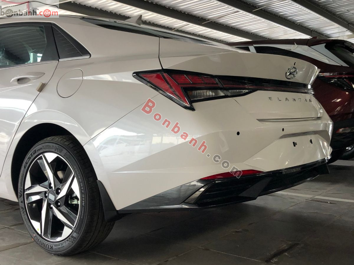 Bán ô tô Hyundai Elantra 2.0 AT Cao cấp - 2026 - xe mới