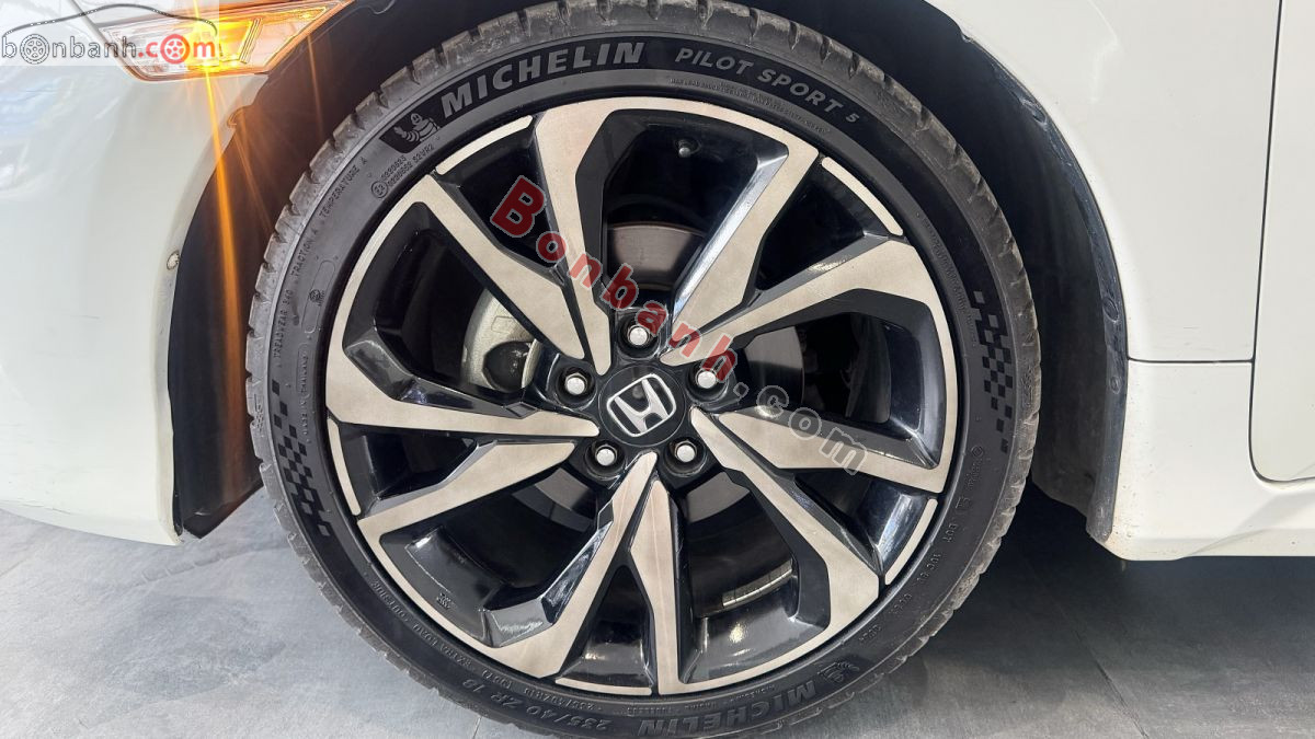 Bán ô tô Honda Civic 1.5G Vtec Turbo - 2019 - xe cũ