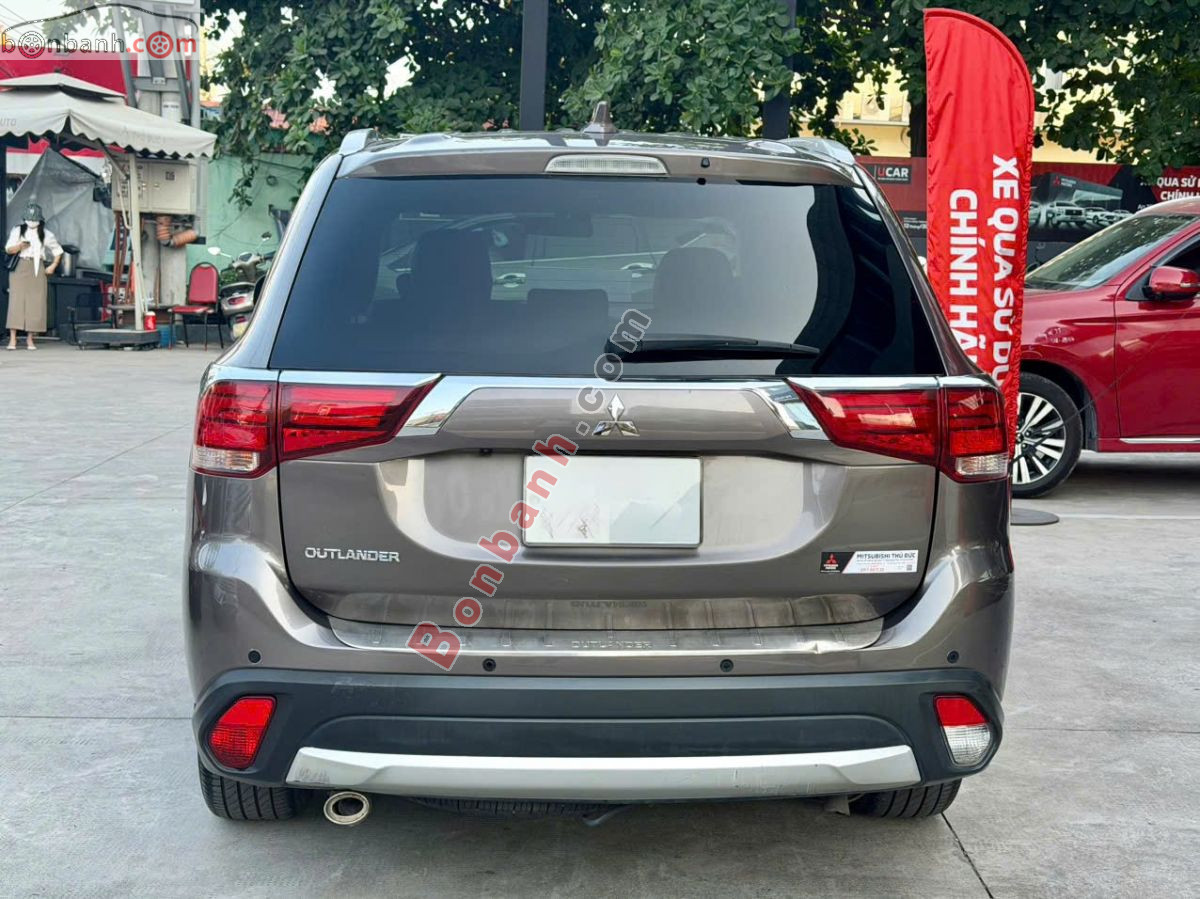 Bán ô tô Mitsubishi Outlander 2.0 CVT Premium - 2018 - xe cũ