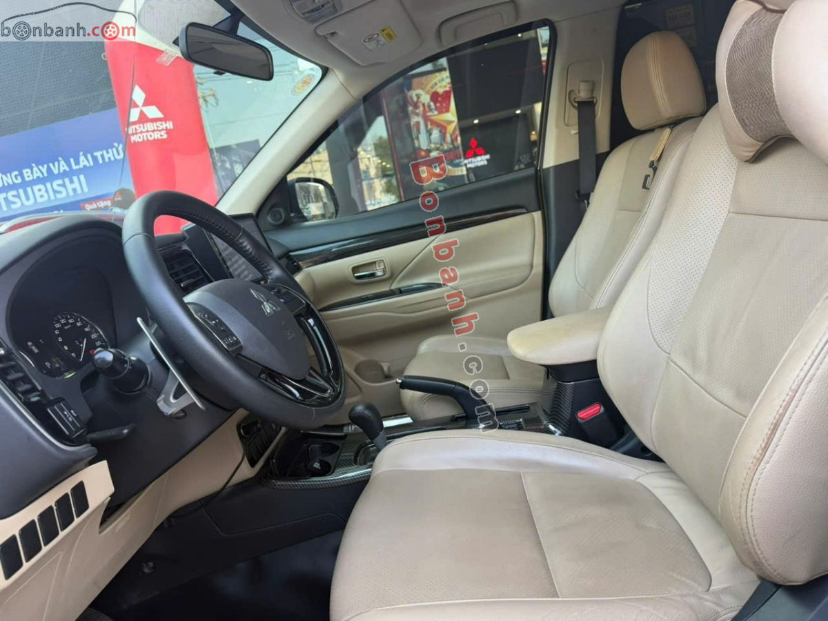 Bán ô tô Mitsubishi Outlander 2.0 CVT Premium - 2018 - xe cũ