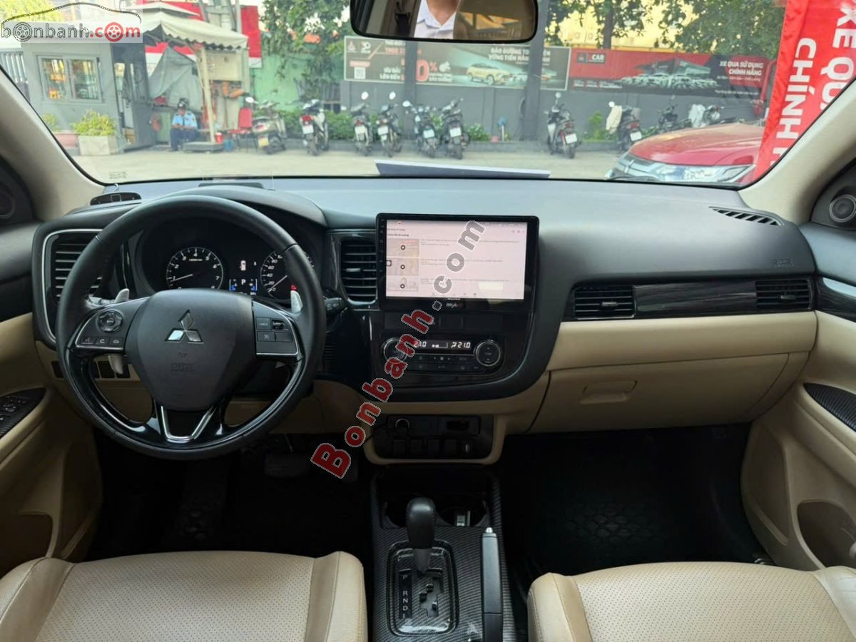 Bán ô tô Mitsubishi Outlander 2.0 CVT Premium - 2018 - xe cũ