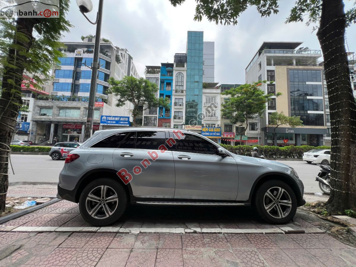 Bán ô tô Mercedes Benz GLC 250 4Matic - 2017 - xe cũ