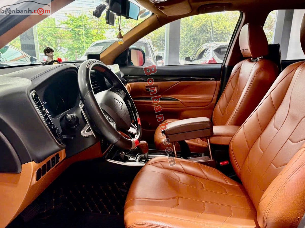 Bán ô tô Mitsubishi Outlander 2.0 CVT Premium - 2018 - xe cũ