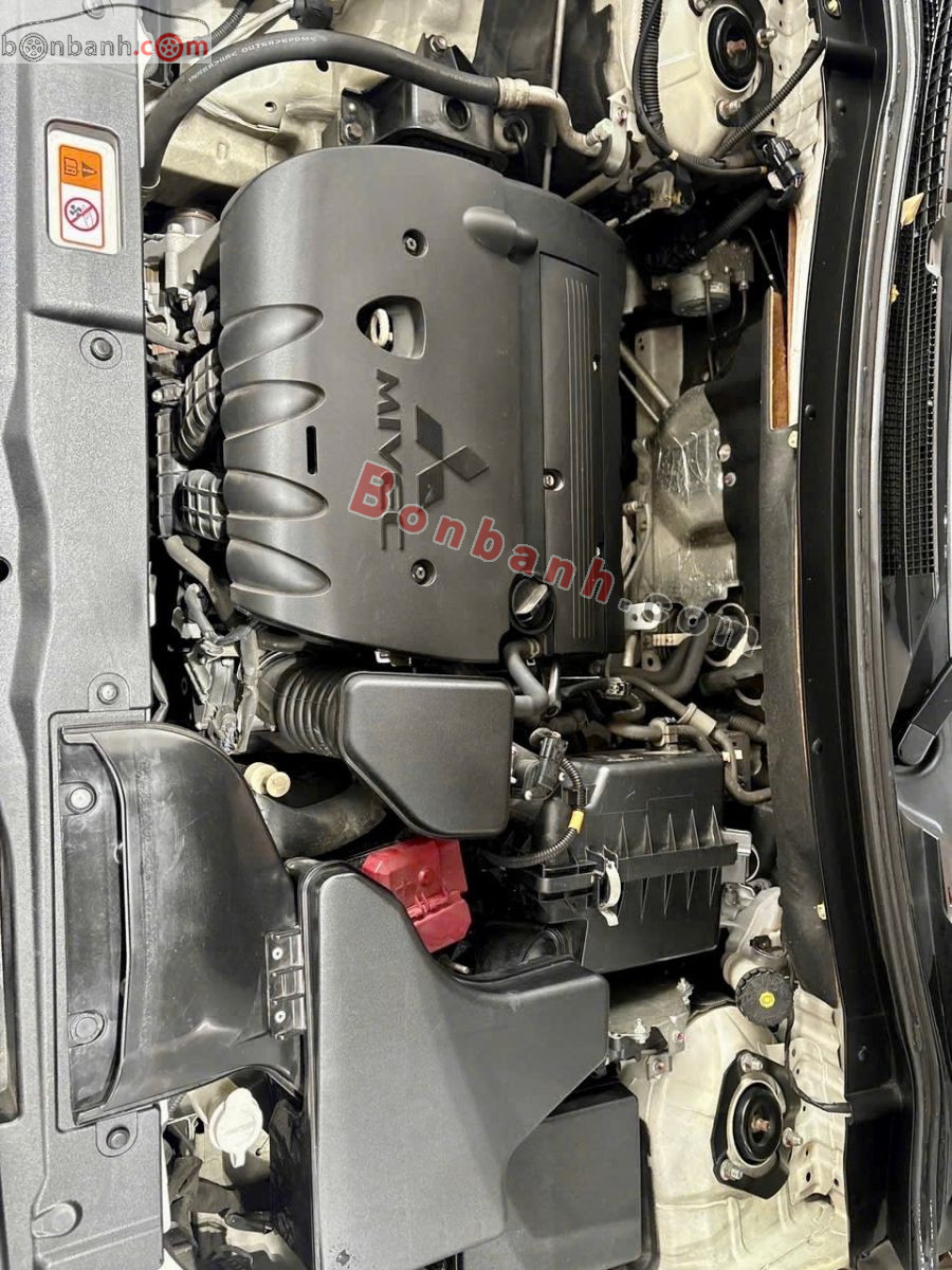 Bán ô tô Mitsubishi Outlander 2.0 CVT Premium - 2018 - xe cũ