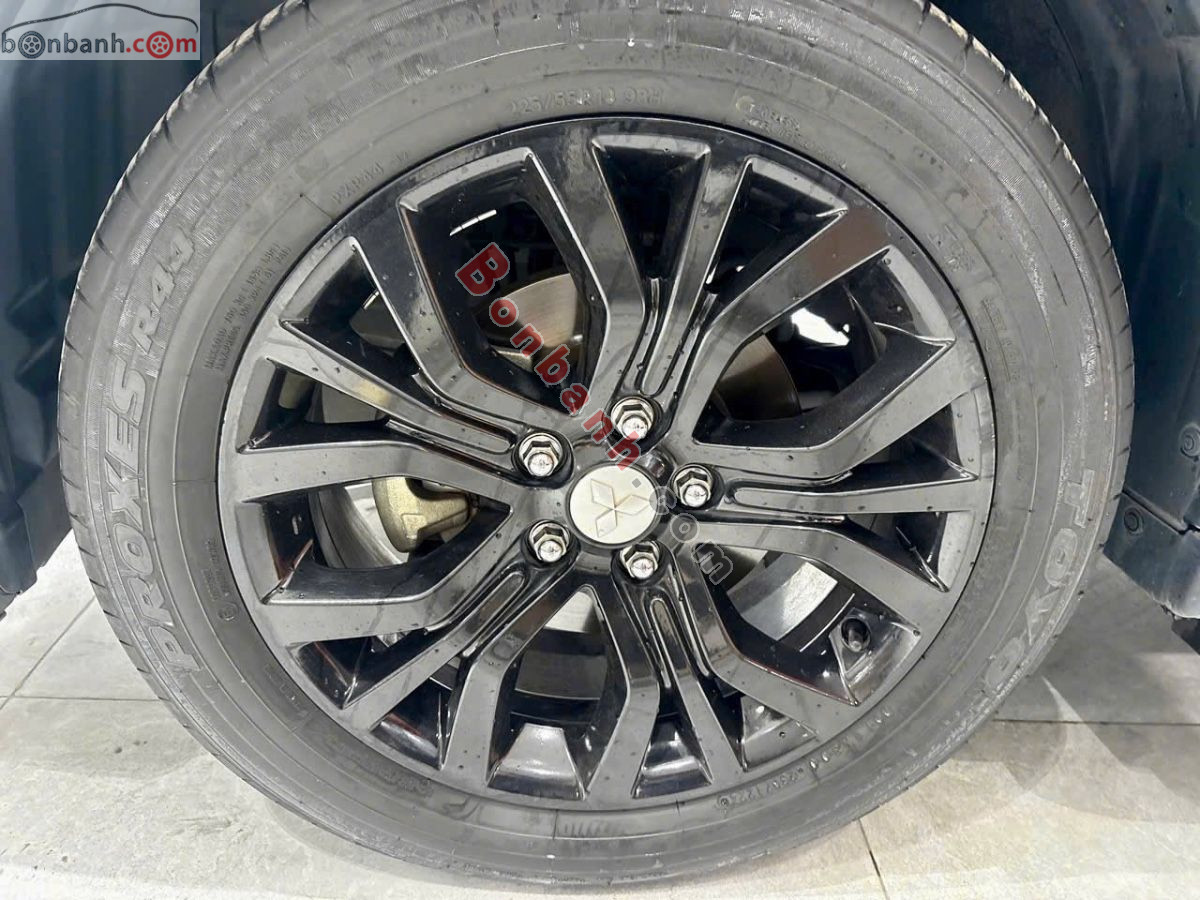 Bán ô tô Mitsubishi Outlander 2.0 CVT Premium - 2018 - xe cũ