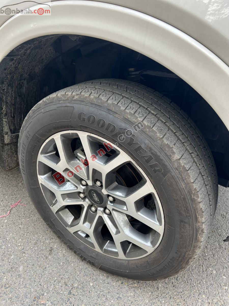 Bán ô tô Ford Everest Titanium 2.0L 4x2 AT - 2022 - xe cũ