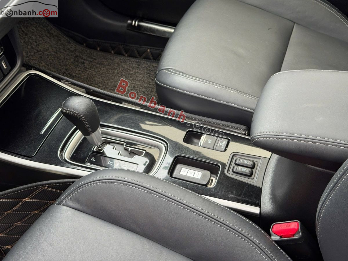 Bán ô tô Mitsubishi Outlander Premium 2.0 CVT - 2021 - xe cũ