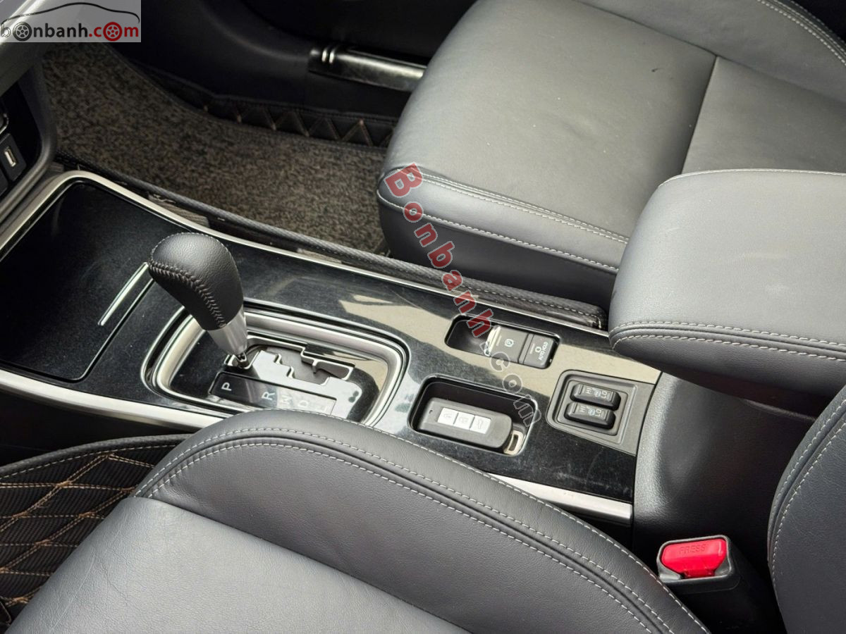 Bán ô tô Mitsubishi Outlander Premium 2.0 CVT - 2021 - xe cũ
