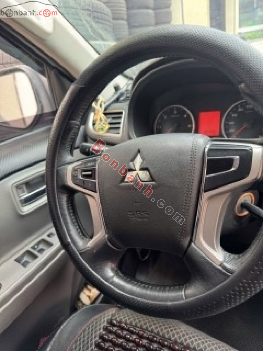 Bán ô tô Mitsubishi Triton 4x2 AT - 2017 - xe cũ