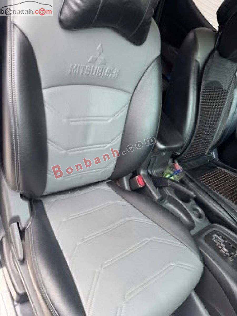 Bán ô tô Mitsubishi Triton 4x2 AT - 2017 - xe cũ