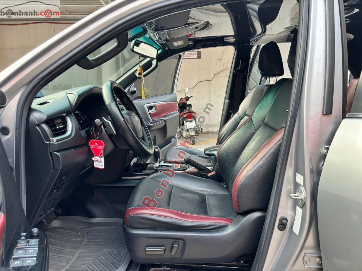 Bán ô tô Toyota Fortuner 2.4G 4x2 AT Legender - 2021 - xe cũ
