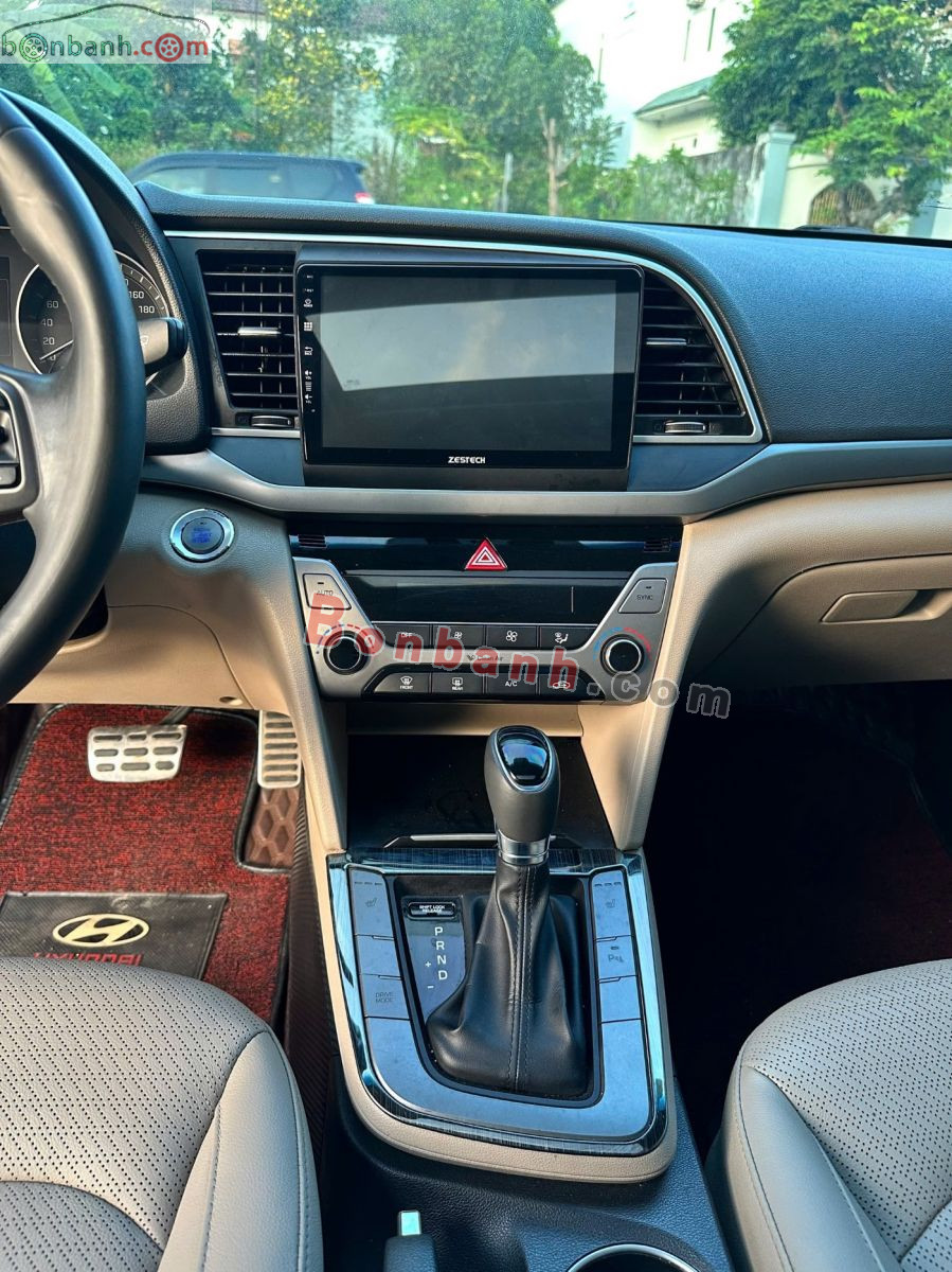 Bán ô tô Hyundai Elantra 2.0 AT - 2019 - xe cũ