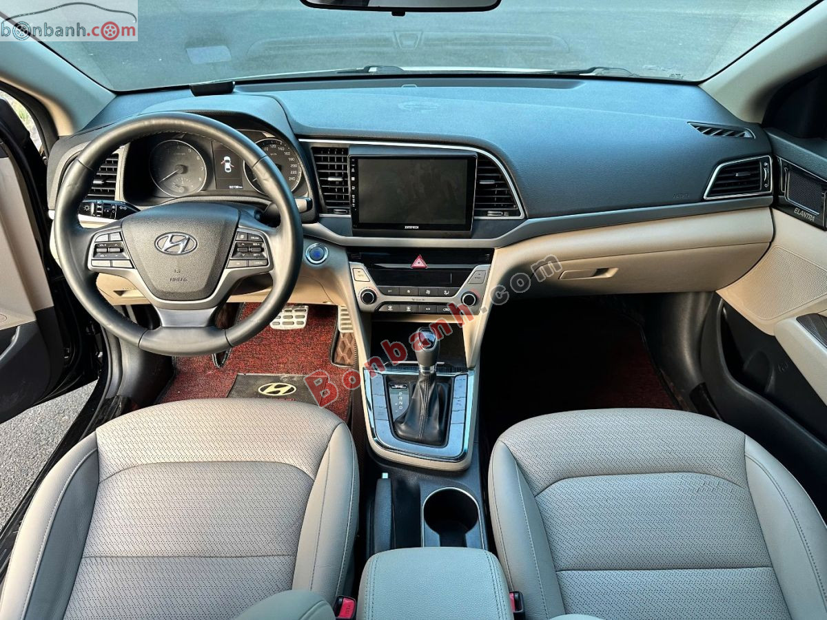 Bán ô tô Hyundai Elantra 2.0 AT - 2019 - xe cũ