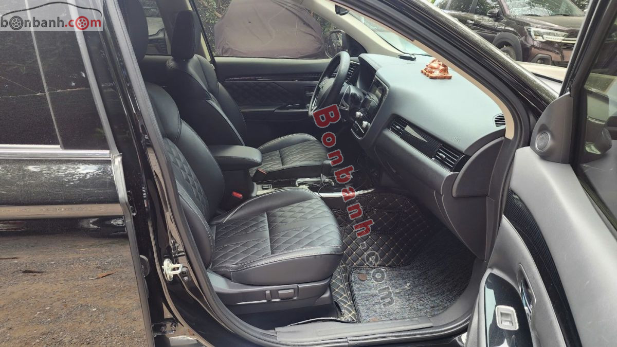 Bán ô tô Mitsubishi Outlander Premium 2.0 CVT - 2024 - xe cũ