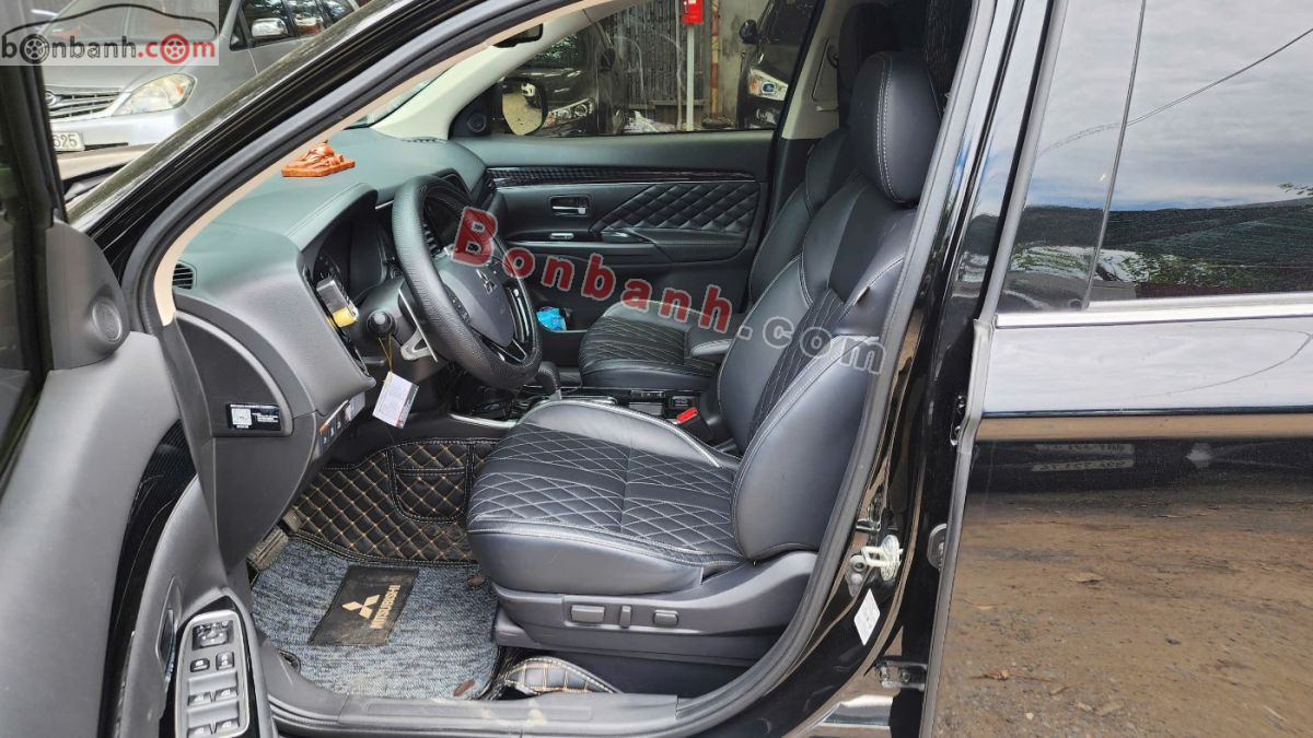 Bán ô tô Mitsubishi Outlander Premium 2.0 CVT - 2024 - xe cũ