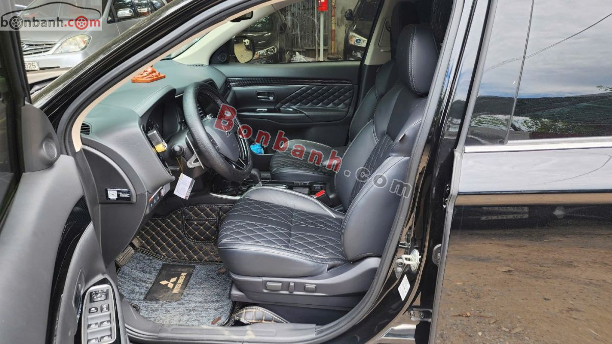 Bán ô tô Mitsubishi Outlander Premium 2.0 CVT - 2024 - xe cũ