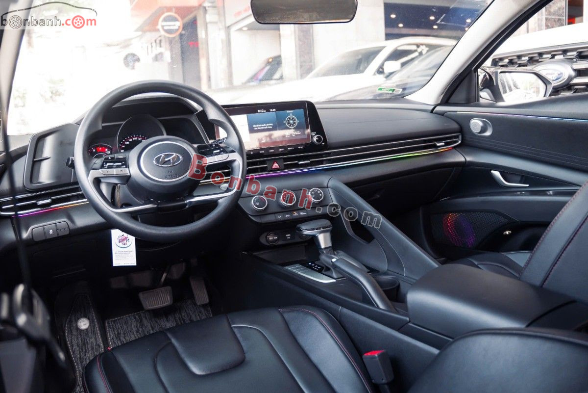 Bán ô tô Hyundai Elantra 1.6 AT Tiêu chuẩn - 2024 - xe cũ