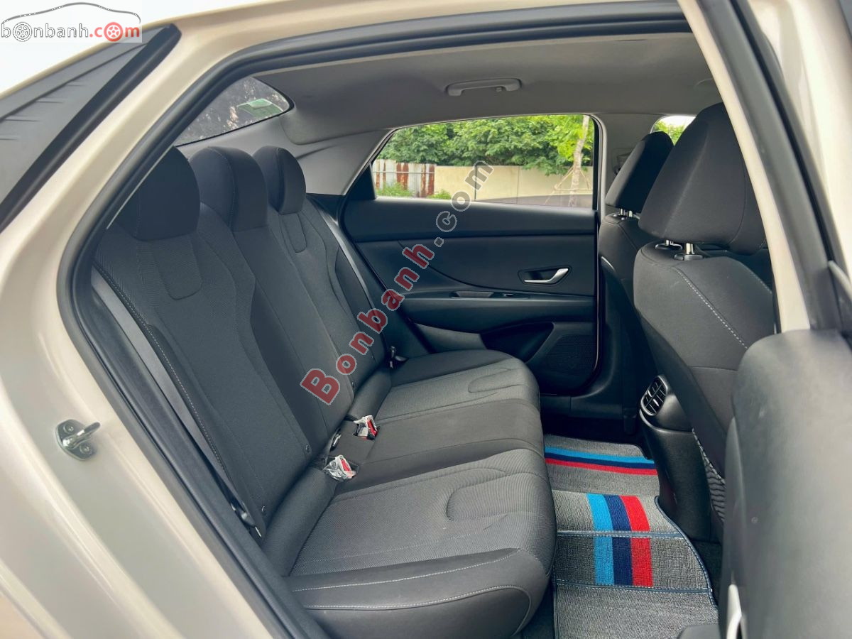 Bán ô tô Hyundai Elantra 1.6 AT Tiêu chuẩn - 2024 - xe cũ