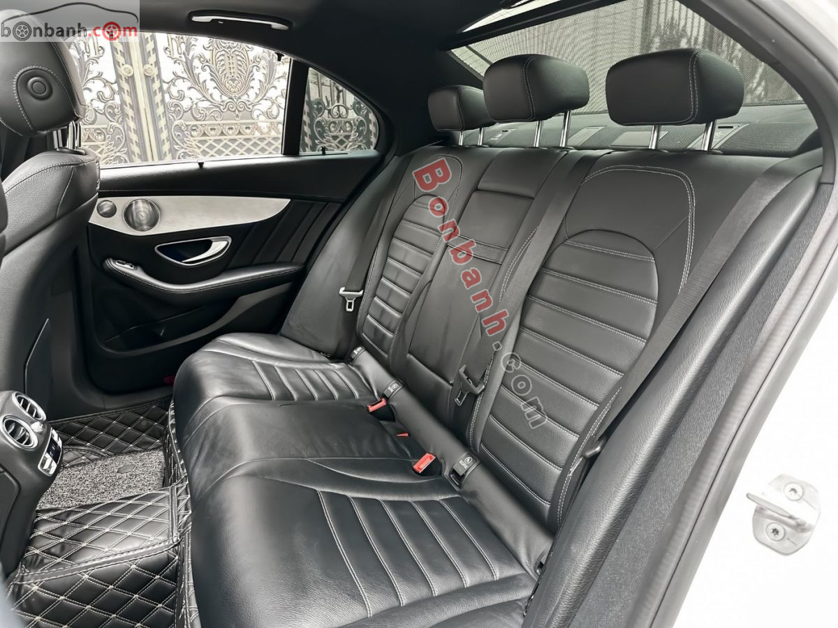 Bán ô tô Mercedes Benz C class C300 AMG - 2017 - xe cũ