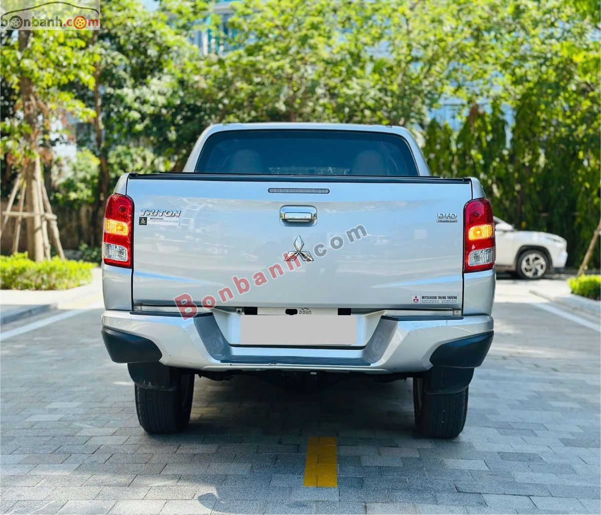 Bán ô tô Mitsubishi Triton 4x2 AT - 2016 - xe cũ