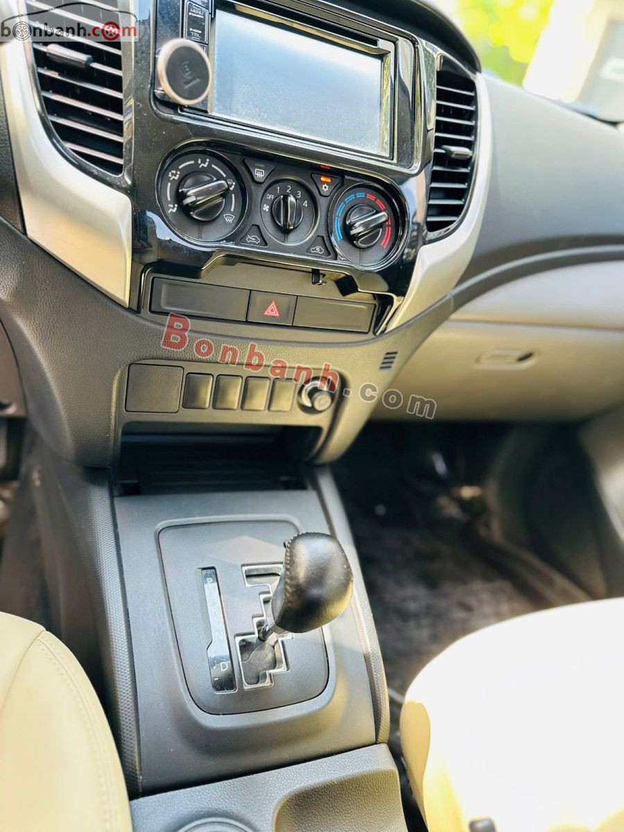Bán ô tô Mitsubishi Triton 4x2 AT - 2016 - xe cũ