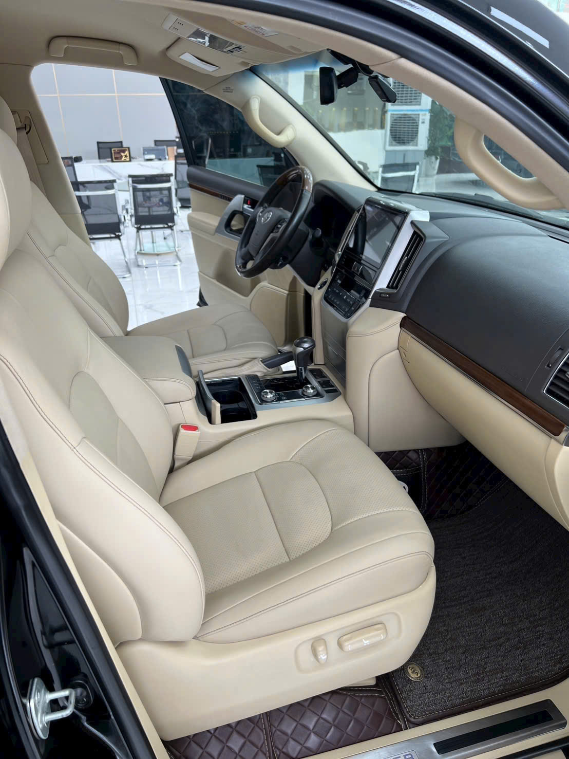 Bán Toyota Land Cruiser VX sản xuất 2016 Một chủ từ mới.Xe rất đẹp