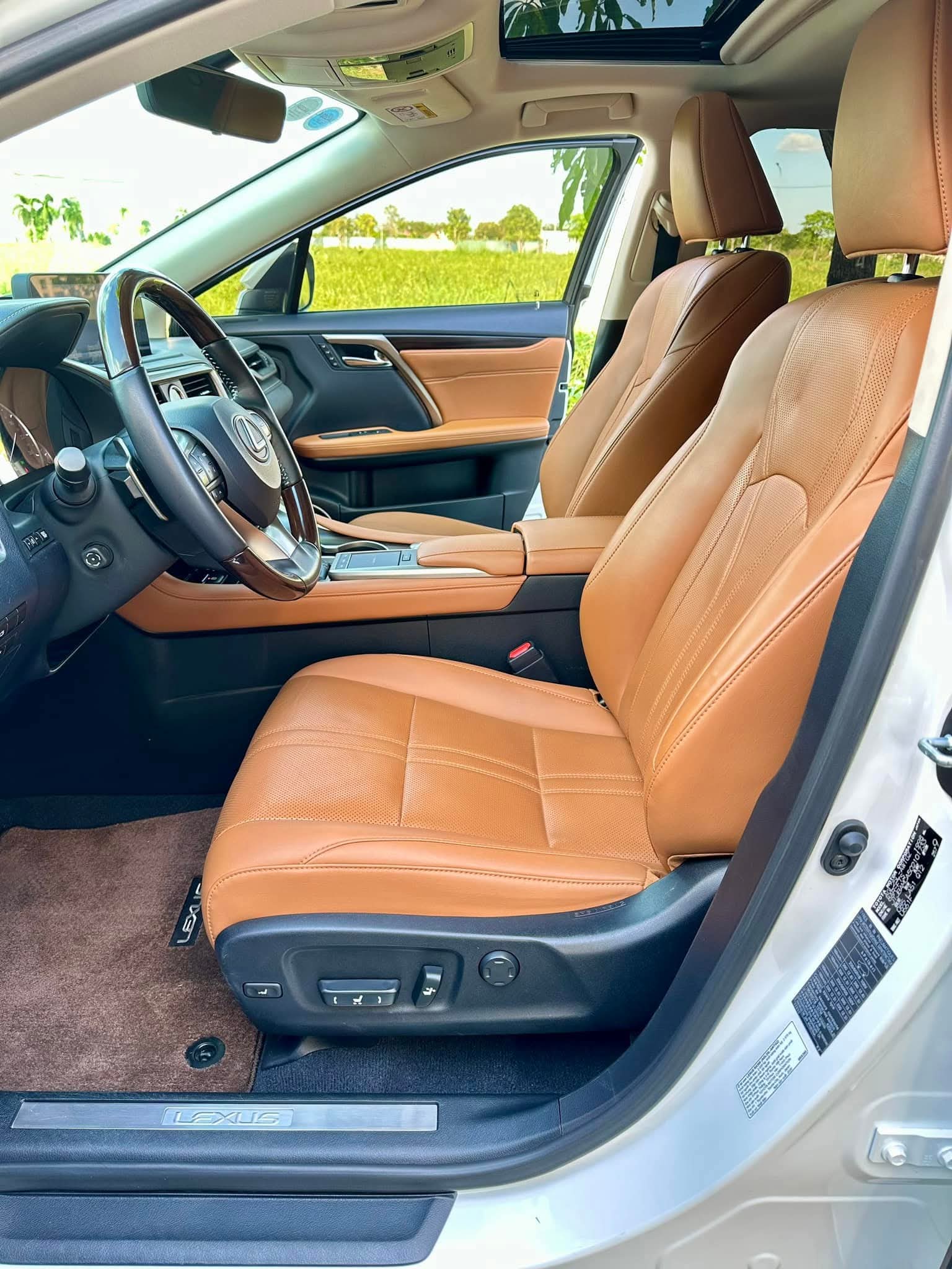 Cần bán Lexus RX300 năm sản xuất 2020