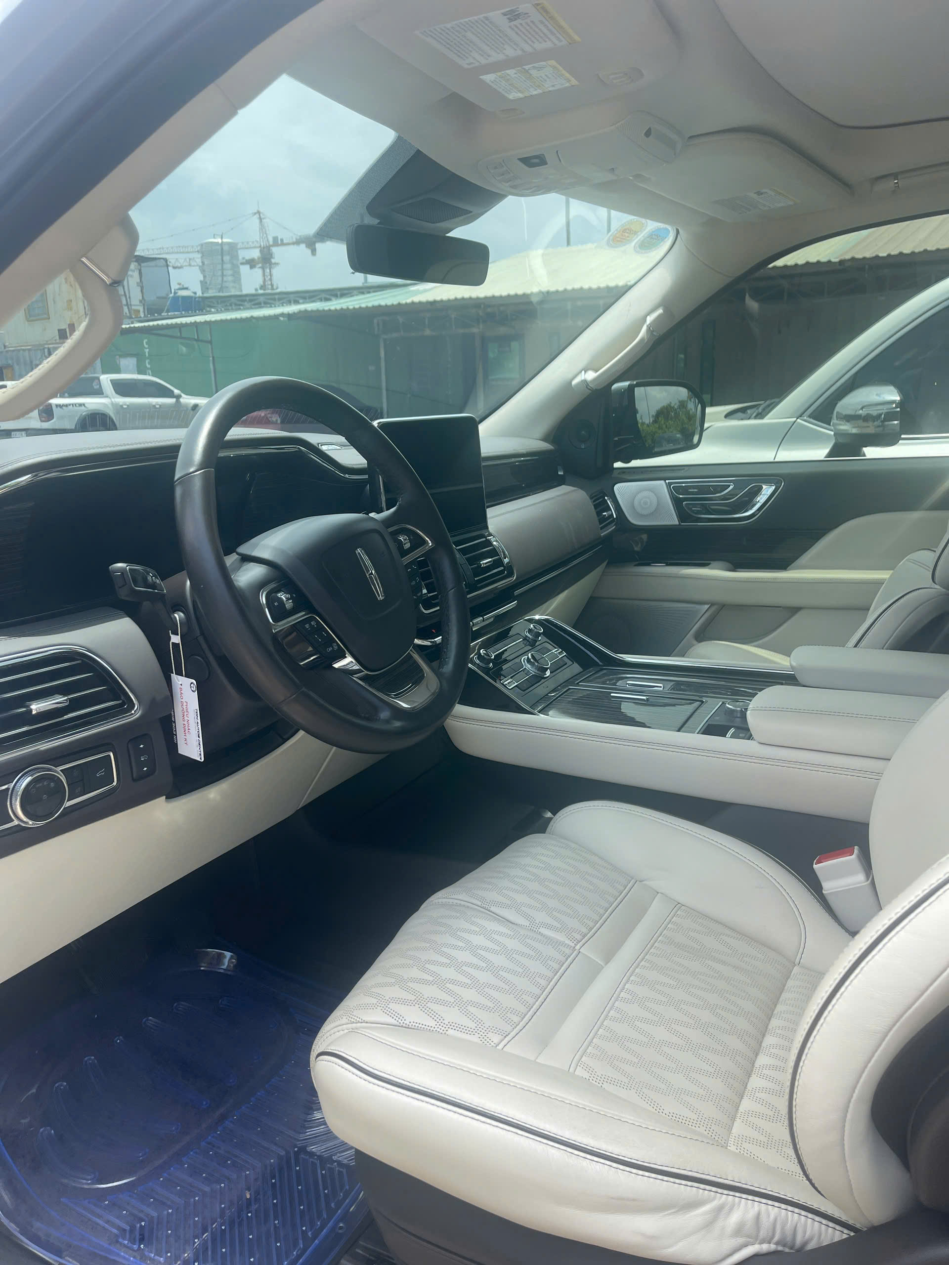 Bán ô tô Lincoln Navigator Balck Label  năm sản xuất 2021, màu xanh lam, nhập khẩu
