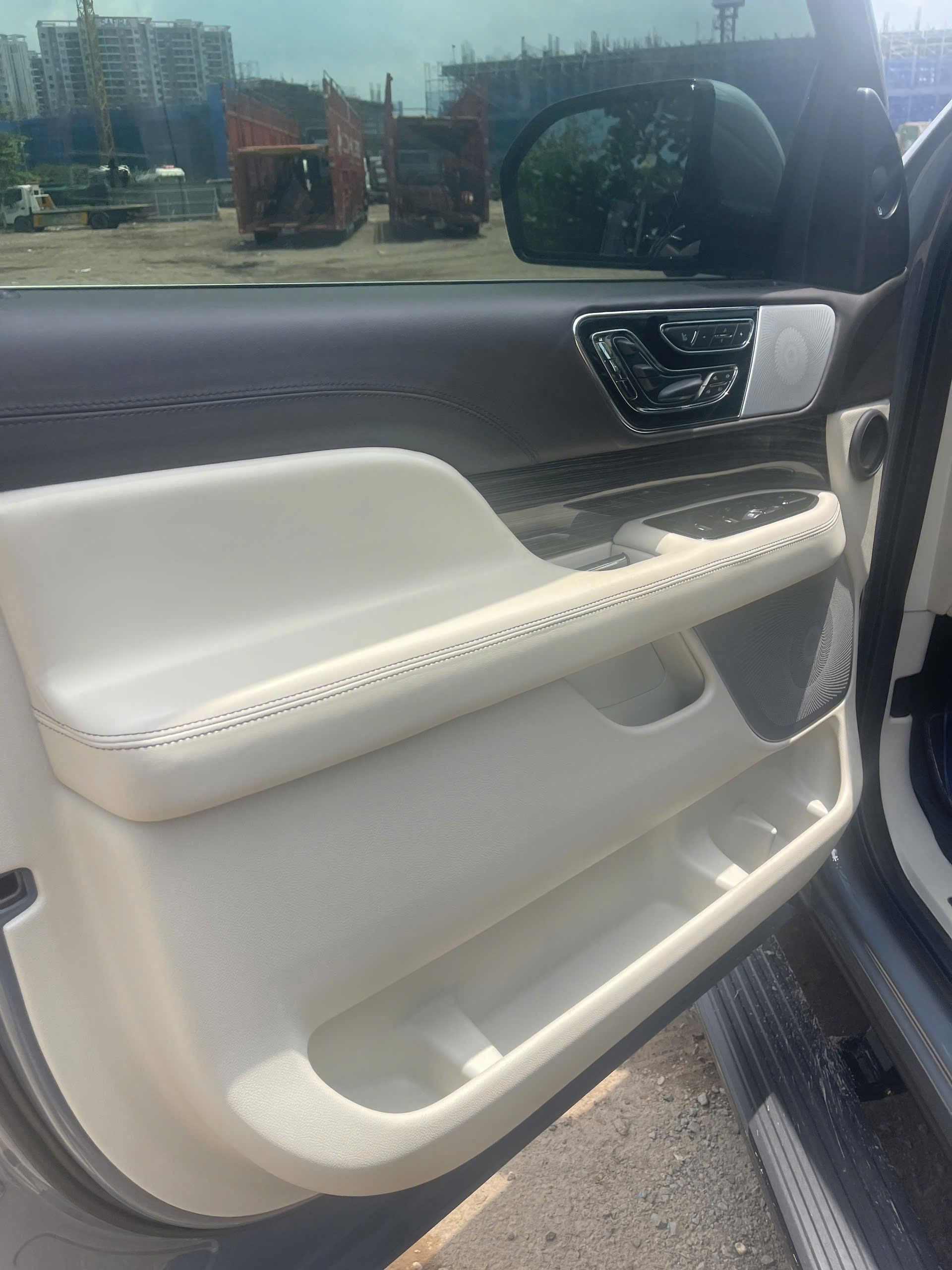 Bán ô tô Lincoln Navigator Balck Label  năm sản xuất 2021, màu xanh lam, nhập khẩu