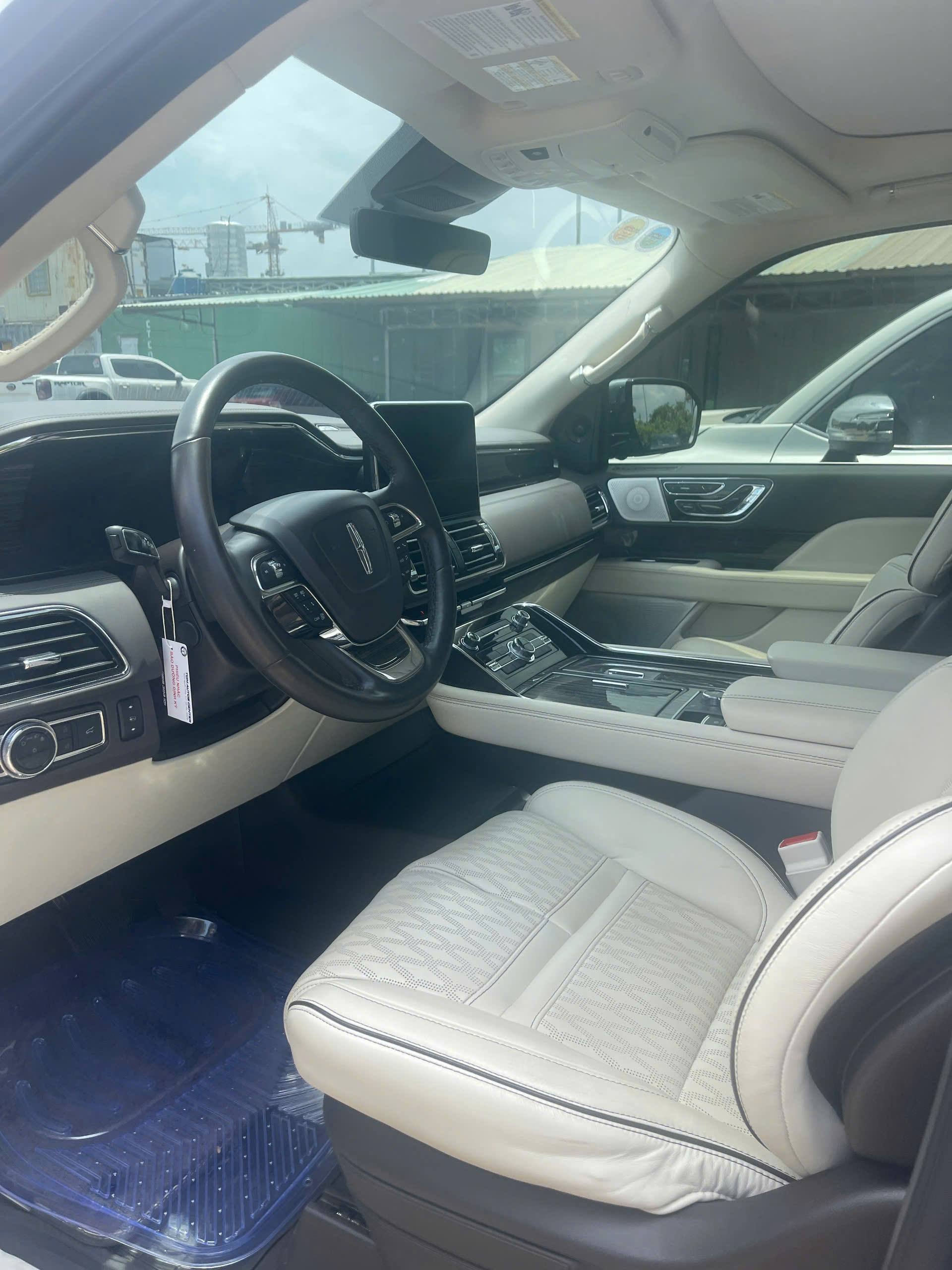 Bán ô tô Lincoln Navigator Balck Label  năm sản xuất 2021, màu xanh lam, nhập khẩu