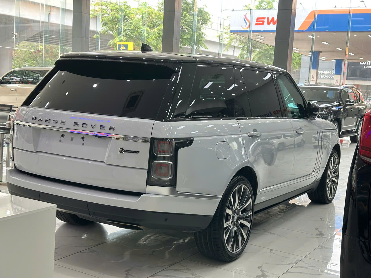 RANGE ROVER SV AUTOBIOGRAPHY L NĂM 2021