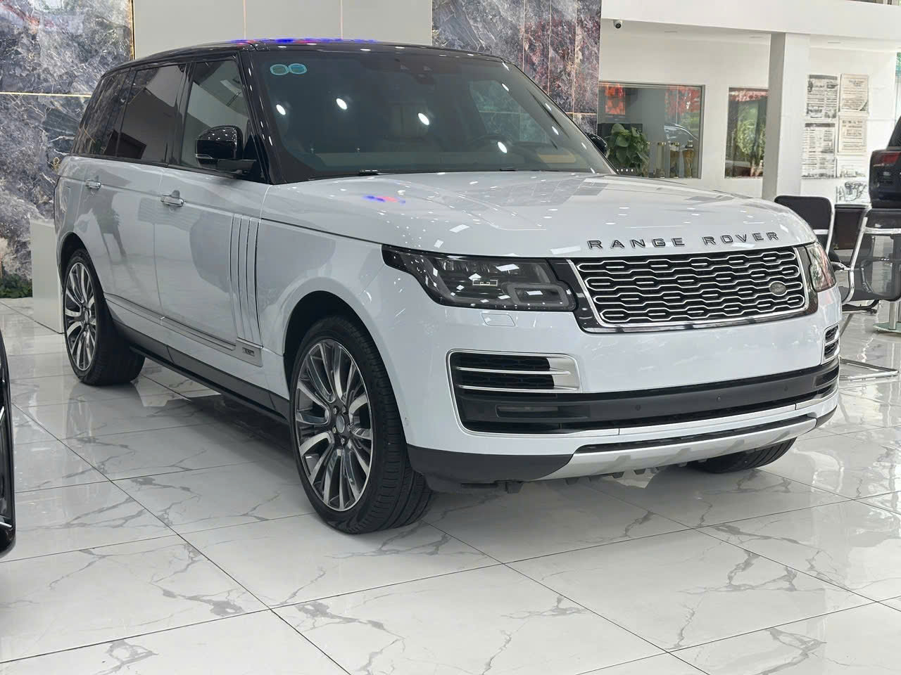 Bán xe LandRover Range Rover SV Autobiography  sản xuất 2021 còn 7.xxx