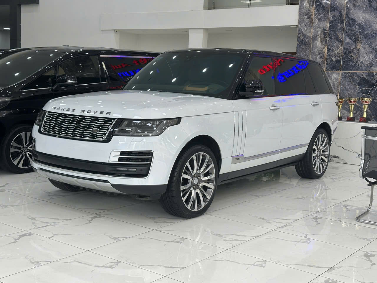RANGE ROVER SV AUTOBIOGRAPHY L NĂM 2021