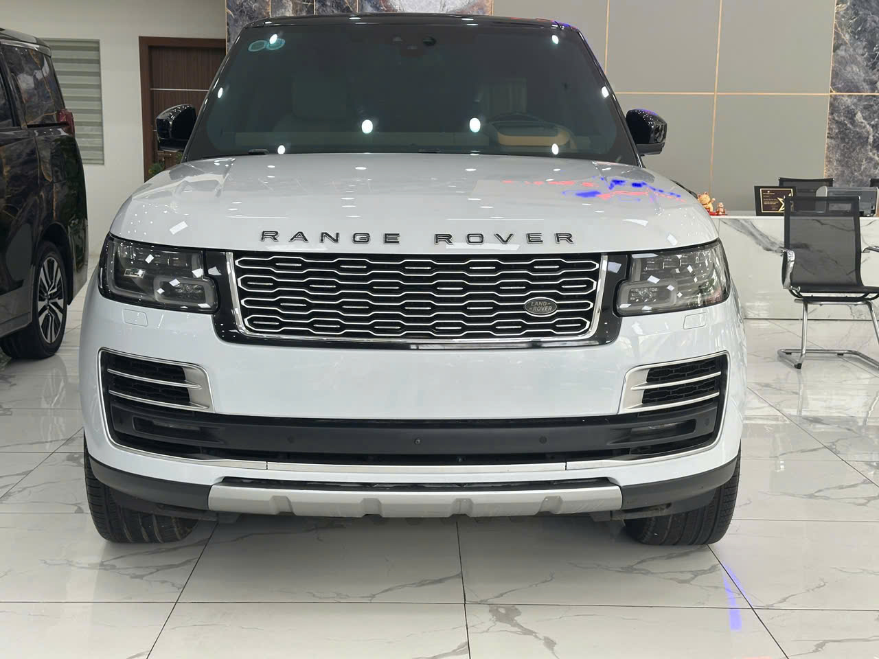 RANGE ROVER SV AUTOBIOGRAPHY L NĂM 2021