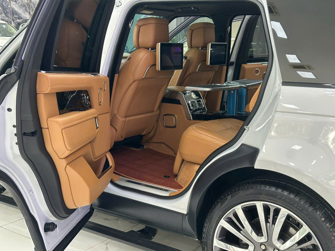 Bán xe LandRover Range Rover SV Autobiography  sản xuất 2021 còn 7.xxx